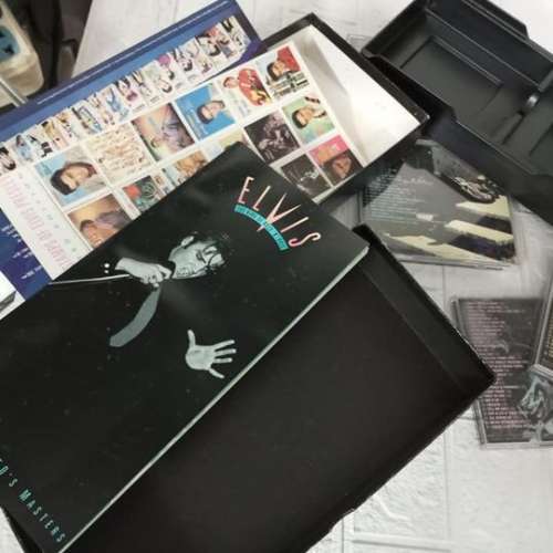 ELVIS THE KING OF ROCK.N.ROLL盒裝5碟CD冇花.畫冊.相片齊