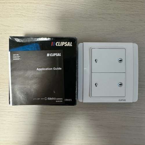 施耐德E3000 2位光暗制/孖位光暗掣 (白色)