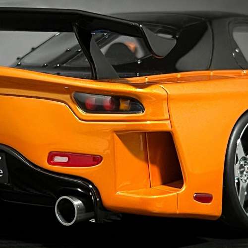 Veilside仕樣的 Mazda RX-7 1:18 做工細緻