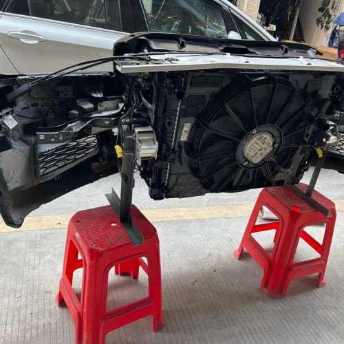 宝马7系G12高配前嘴