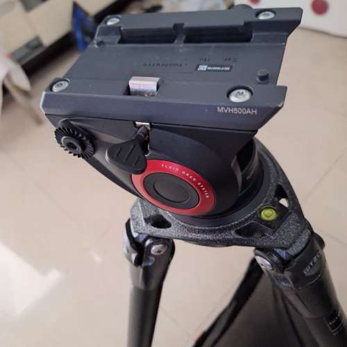 Gitzo- GT353532LS 碳纖腳架 with 油壓波頭