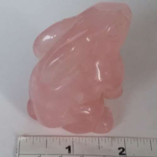 粉晶 兔擺件高約 2.5吋， 有天然石紋，no.C3.10.23