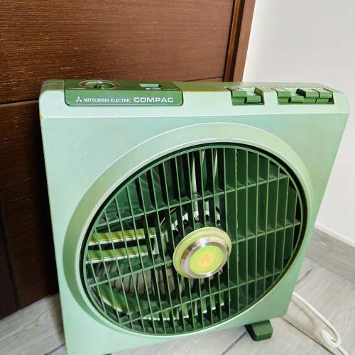 出售經典三菱鴻運扇一把，100%正常，約70%新，夠大風，尺寸高45cm,長40cm. 深約15cm...
