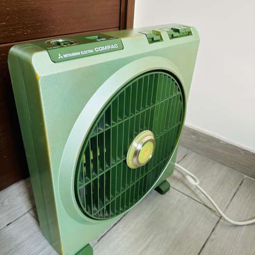 出售經典三菱鴻運扇一把，100%正常，約70%新，夠大風，尺寸高45cm,長40cm. 深約15cm...