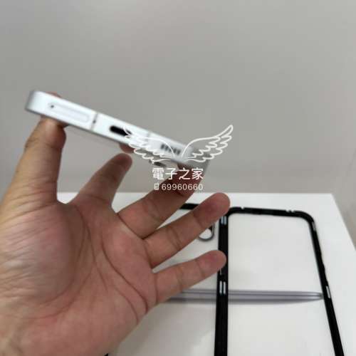 (接近全新)高配nothing phone 1 12+256  白色 送磁吸殼  全新質素，如圖 99%新， 😍...