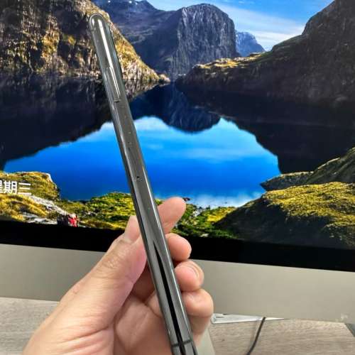 Apple Iphone 11 pro Max 256G ，6.7 寸大屏幕顯示，電池100 % 健康度，已貼上全新...