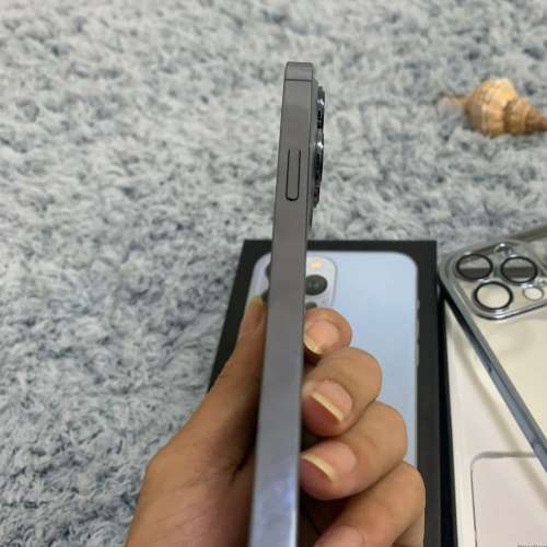 港版 Apple iPhone 13 Pro Max 128G 天峰藍色6.7寸大螢幕，功能全部正常運作，已貼...