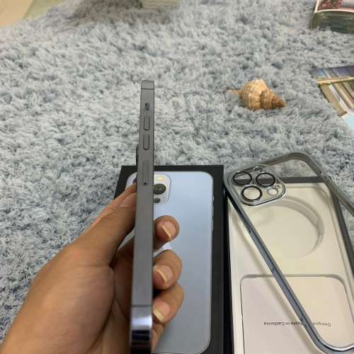 港版 Apple iPhone 13 Pro Max 128G 天峰藍色6.7寸大螢幕，功能全部正常運作，已貼...