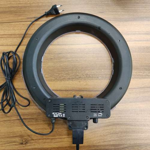 直播燈, 圈直徑13.5"（近35cm）光管燈