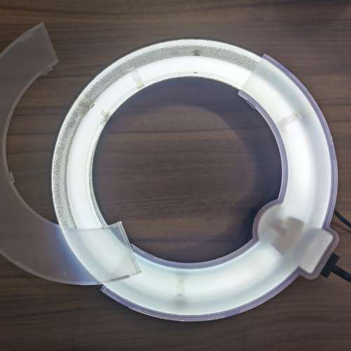 直播燈, 圈直徑13.5"（近35cm）光管燈