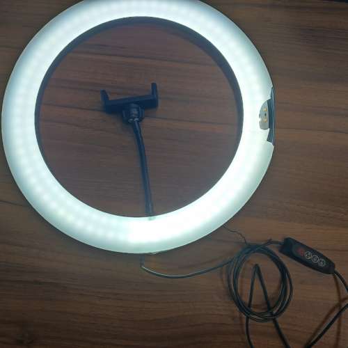 直播燈, 圈直徑14"（近36cm）LED燈，有手機托