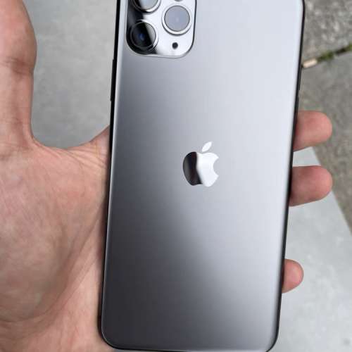 Apple iPhone 11 Pro Max 256G 6.7寸大螢幕，電池效能100 %，功能全部正常運作，已...