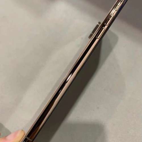 Apple iPhone XS Max 256G，6.7寸mon，電池效能100 %，已貼全新玻璃鋼化貼及保護套！