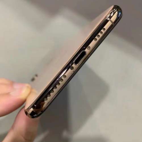 Apple iPhone XS Max 256G，6.7寸mon，電池效能100 %，已貼全新玻璃鋼化貼及保護套！