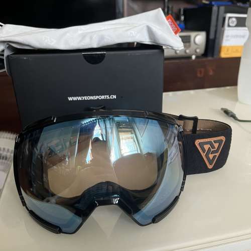 雪鏡 (snowboarding/skiing)