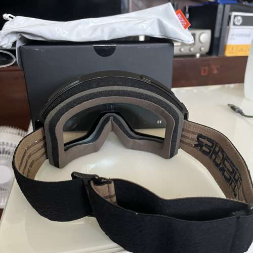 雪鏡 (snowboarding/skiing)