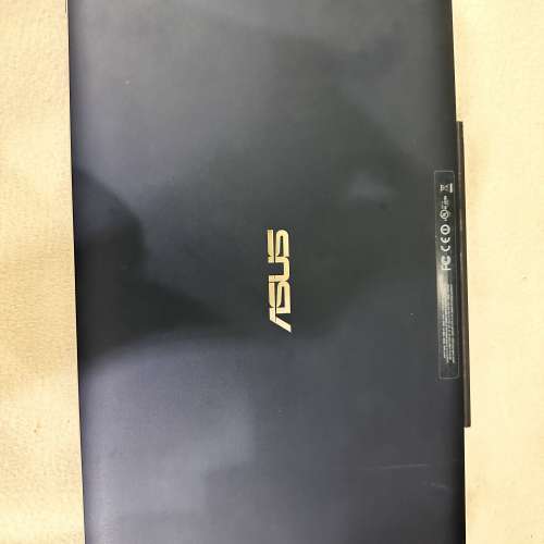 Asus T300 可分體小型電腦 2K Touch Mon  跟藍芽鍵盤