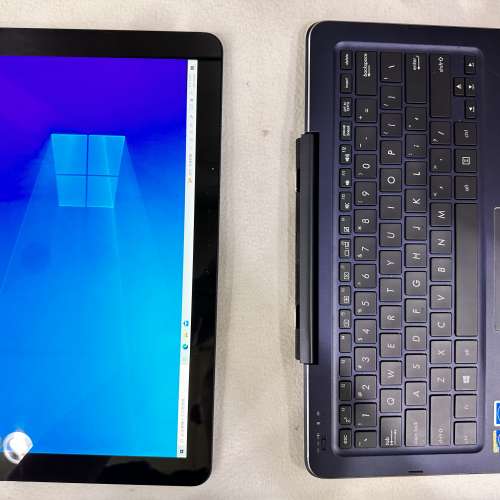 Asus T300 可分體小型電腦 2K Touch Mon  跟藍芽鍵盤