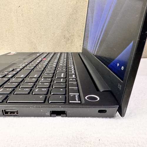 Lenovo Thinkpad E15 Ryzen7!! 大Mon!! 適合炒股執圖打Code等等