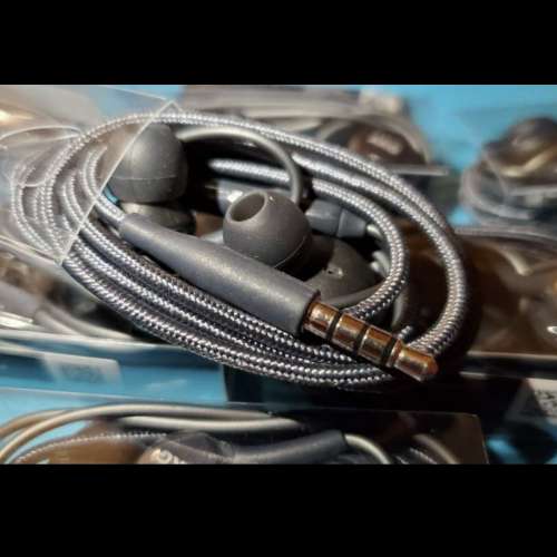 全新 山寨耳筒Samsung Tuned by AKG EO-IG955 3.5mm插孔 每件$60（小心受騙）