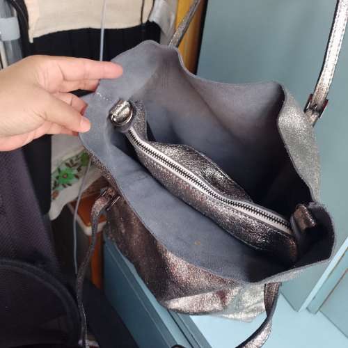 COBO單肩袋,銀色牛皮革$200