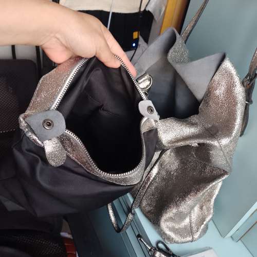 COBO單肩袋,銀色牛皮革$200