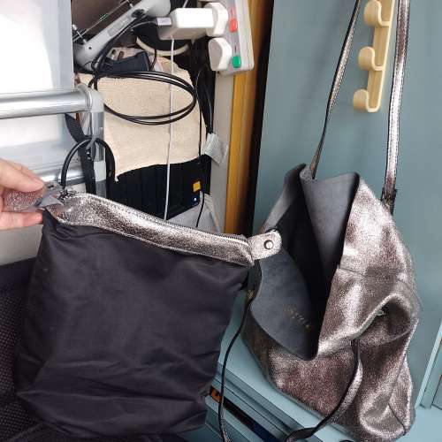 COBO單肩袋,銀色牛皮革$200