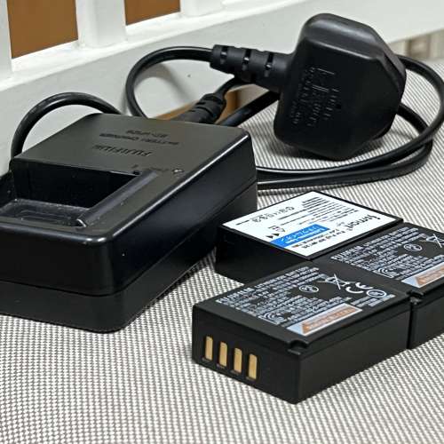 Fujifilm XE3 + 18-55mm + 7artisans 25mm f1.8