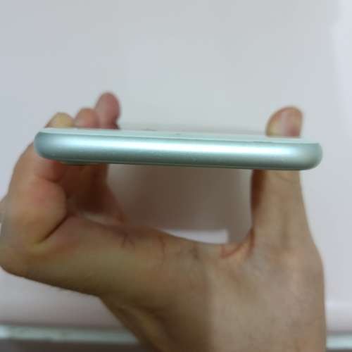 出售95%新Iphone 7 128GB銀色