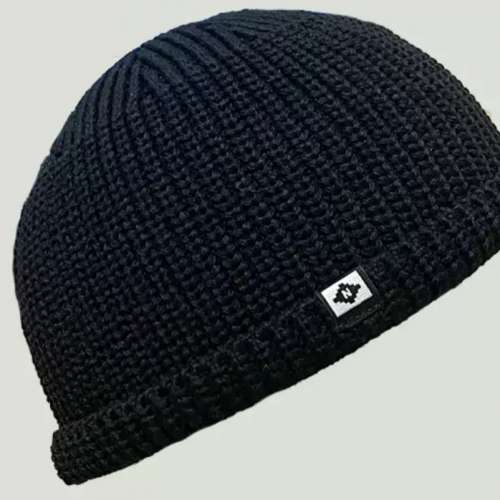 全新針織黑帽子一頂(有彈性)