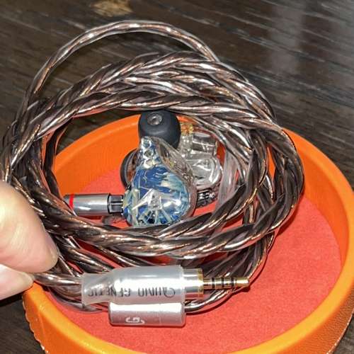 95% New QDC V6 + Genetic audio cable 2.5mm行貨過保