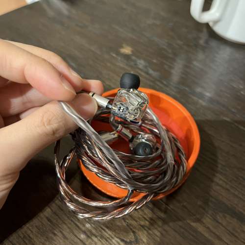 95% New QDC V6 + Genetic audio cable 2.5mm行貨過保