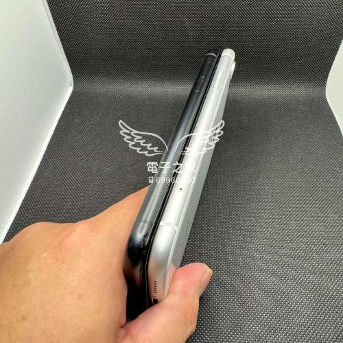 (黑白配😍)Apple Iphone XR  128gb  白色/ 黑色  香港行貨 iphone XR