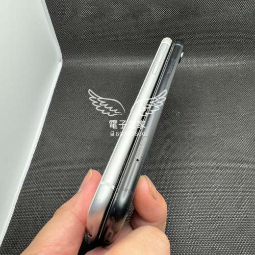 (黑白配😍)Apple Iphone XR  128gb  白色/ 黑色  香港行貨 iphone XR