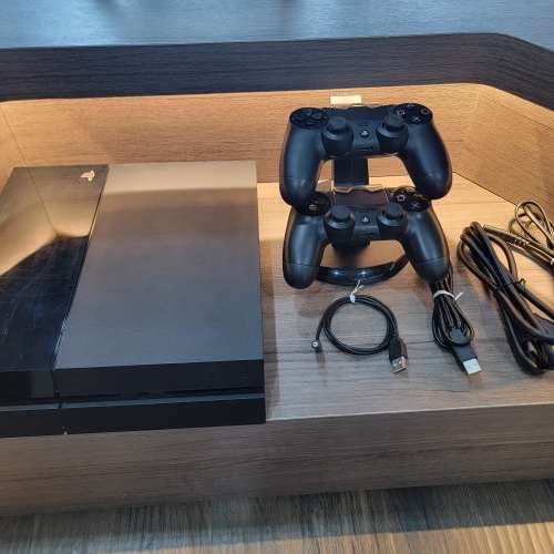 PS4 500gb 主機 連兩原裝手制、手制座充、機身防塵罩