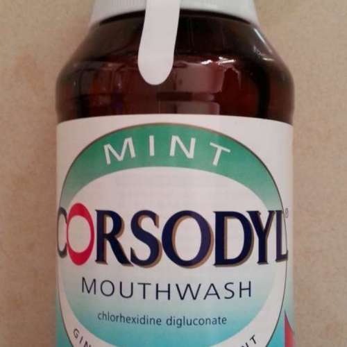 📣全新CORSODYL漱口水 300ml GSK出品 未開封(專業牙醫推介) 萬寧售價$117 現售每樽$55