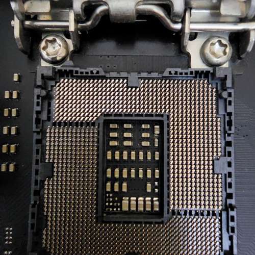 9700K  +ASUS ROG STRIX Z390-F Gaming 底板連背板