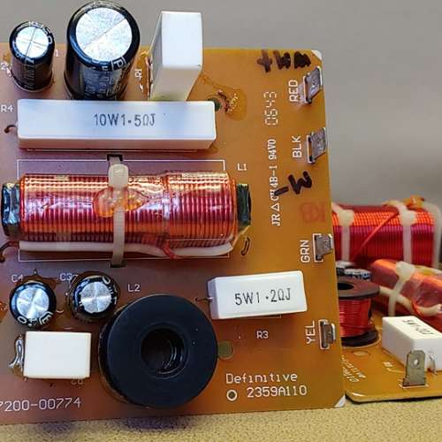 Definitive Technology 分音器