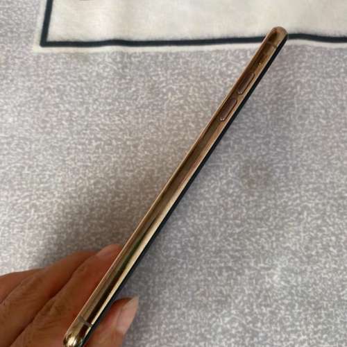 Apple iPhone XS Max 256G，6.7寸mon，電池效能100 %，已貼全新玻璃鋼化貼及保護套！