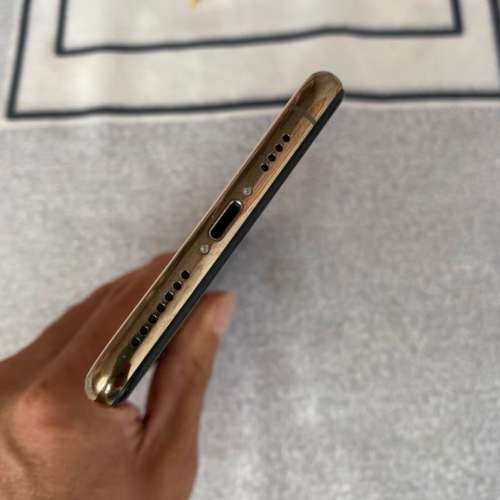 Apple iPhone XS Max 256G，6.7寸mon，電池效能100 %，已貼全新玻璃鋼化貼及保護套！