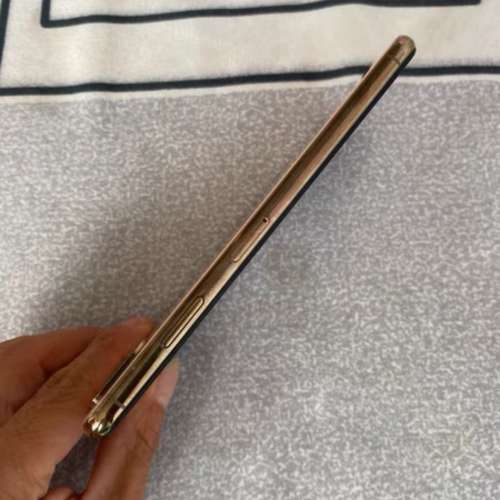 Apple iPhone XS Max 256G，6.7寸mon，電池效能100 %，已貼全新玻璃鋼化貼及保護套！