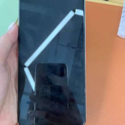 Apple iPhone 11 Pro Max 256G 6.7寸大螢幕，電池效能100 %，功能全部正常運作，已...