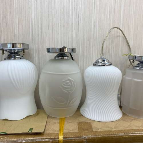 單頭吊燈或 吸頂燈