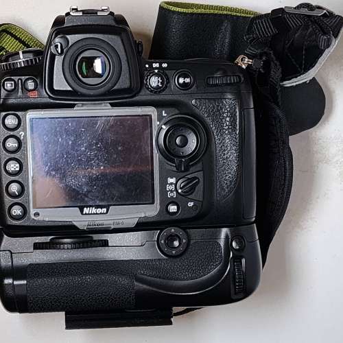 Nikon D700 body + 副廠直倒