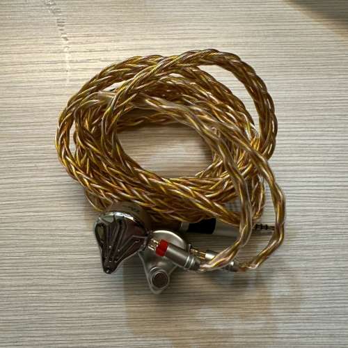 TRN BAX 四單元旗艦靜電圈鐵混合入耳式耳機 + 28marts 線