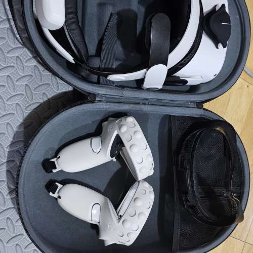 Oculus quest 2 128GB 連bobovr 支架和盒 連 外置電池一粒 還有一對150 -250度近視鏡...