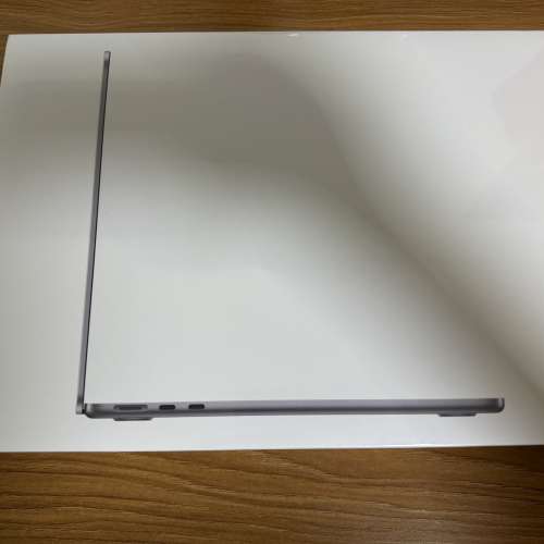 全新MacBook Air M2 8GB 256GB 未開封 有單 香港行貨一年保養