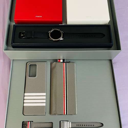 Samsung Galaxy Z Fold2 Thom Browne Edition 手機連錶
