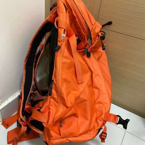 F-stop 相機背囊 (Lotus-32l)橙色 連f-stop medium shallow內膽  新舊如圖 有使用痕跡