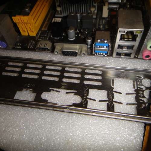 Mother Board Biostar A68N-5600 itx ((連Window10Pro授權啟用碼))連一條8G Ram